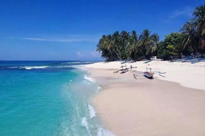 Wisata Pantai Terbaik di Lampung Barat yang Eksotis