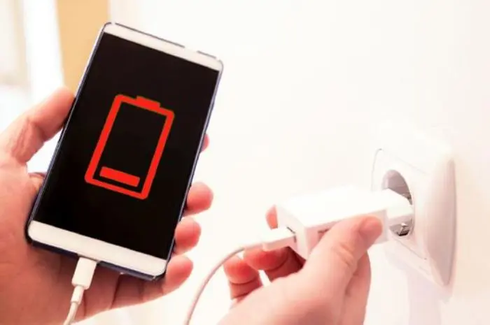 Risiko Menggunakan Ponsel Saat Mengisi Daya, Dari Kerusakan hingga Kebakaran